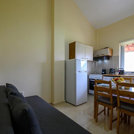 Planet Seaside Apartments Kalamata Exterior photo