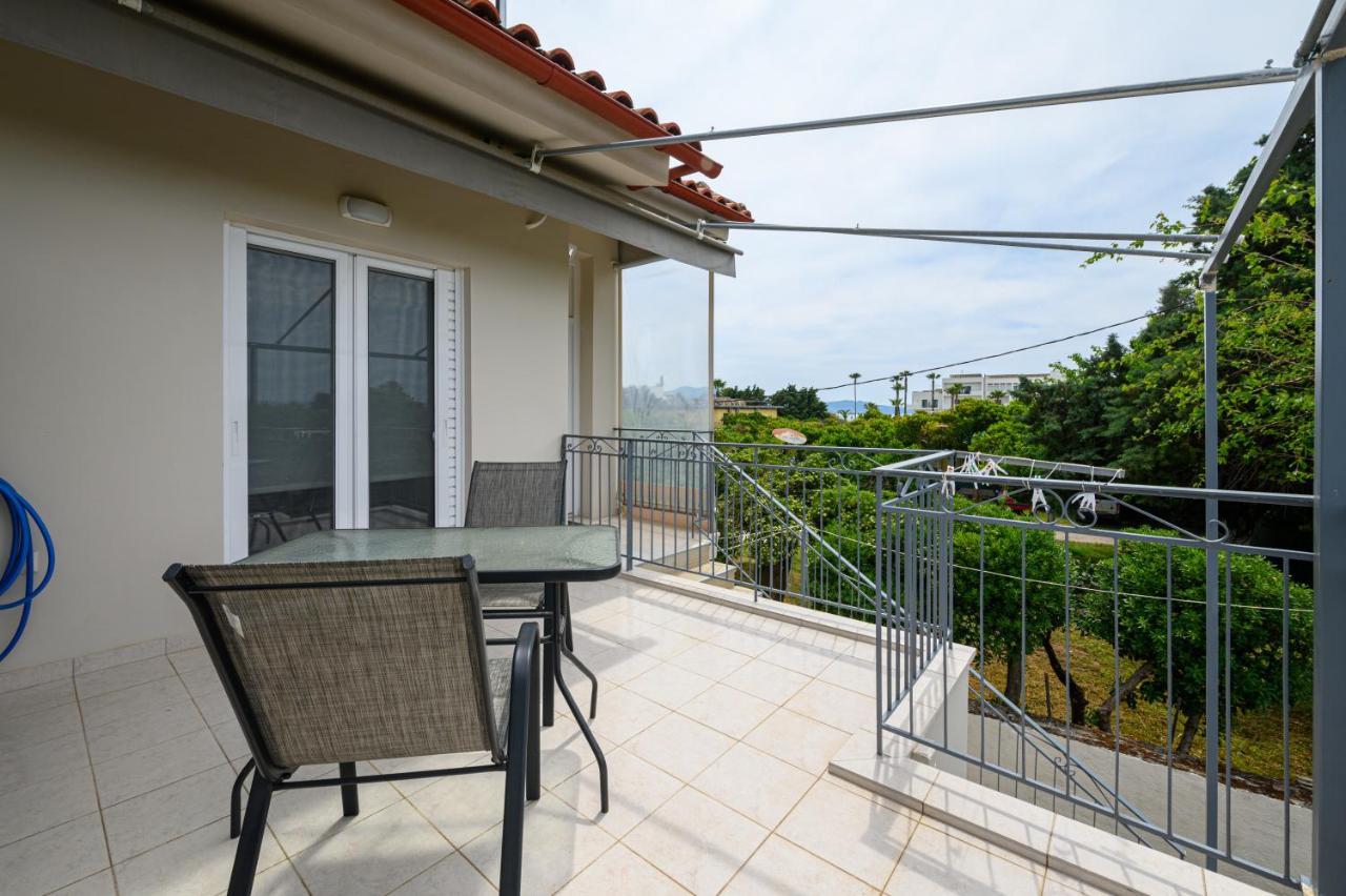 Planet Seaside Apartments Kalamata Exterior photo