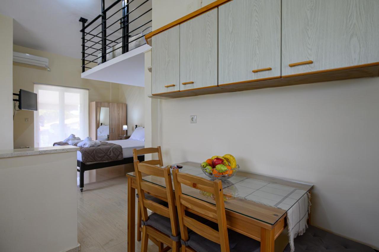 Planet Seaside Apartments Kalamata Exterior photo