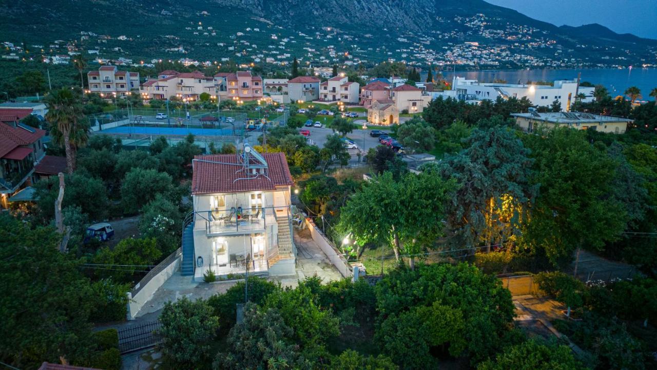 Planet Seaside Apartments Kalamata Exterior photo