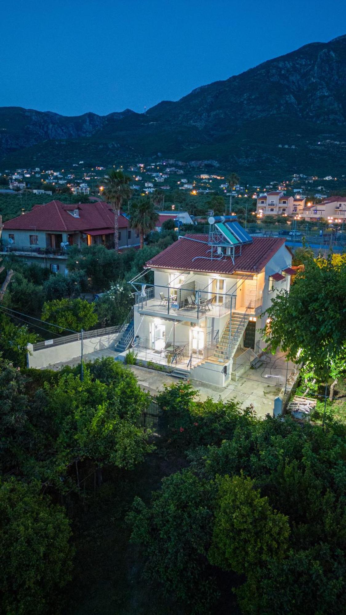 Planet Seaside Apartments Kalamata Exterior photo